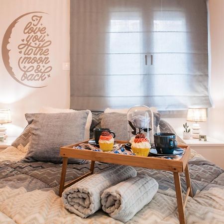 Luxury Seaside Apartment Next To Starbucks Opossite The Beach Park Of Flisvos Atenas Exterior foto
