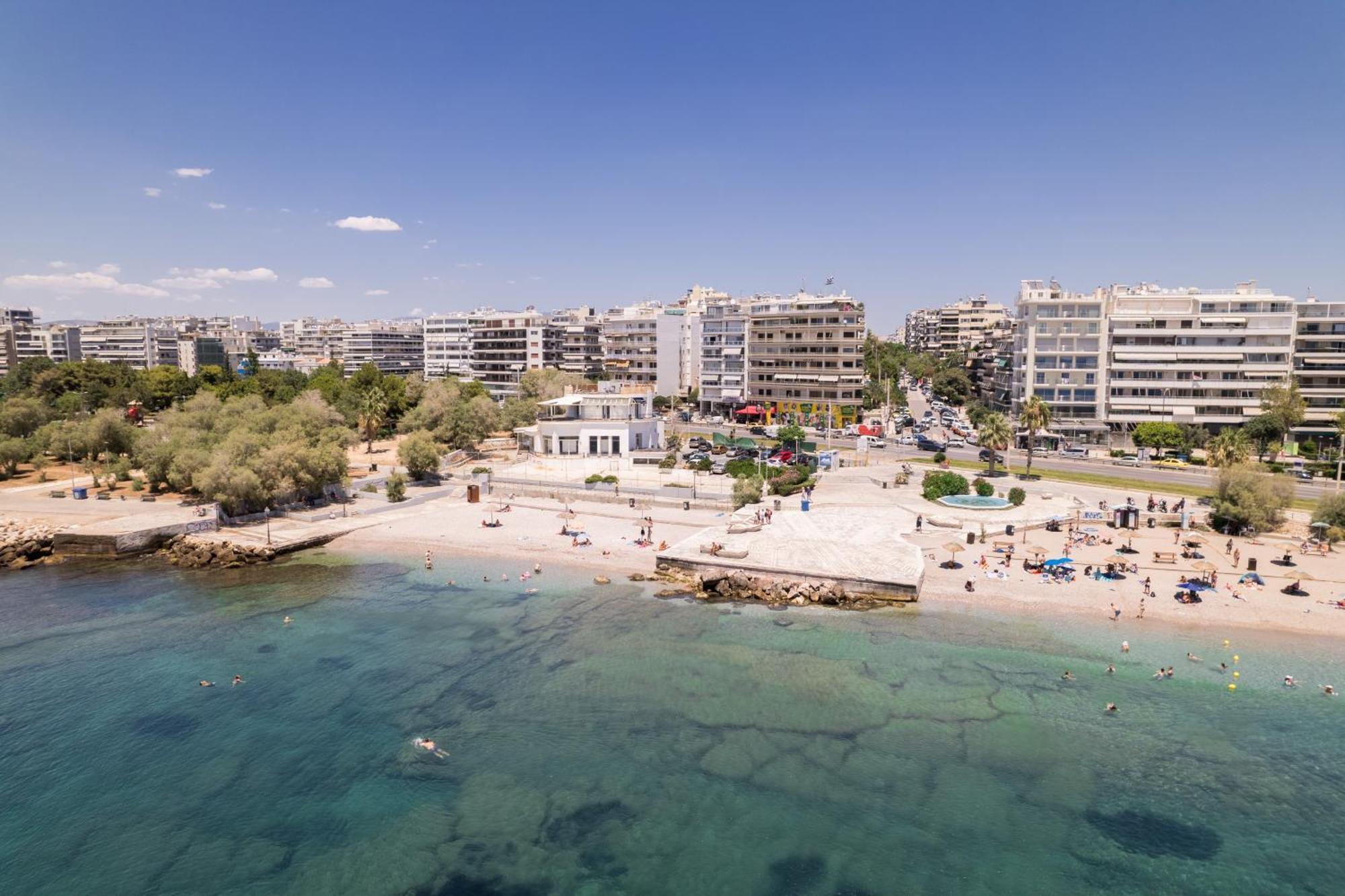 Luxury Seaside Apartment Next To Starbucks Opossite The Beach Park Of Flisvos Atenas Exterior foto