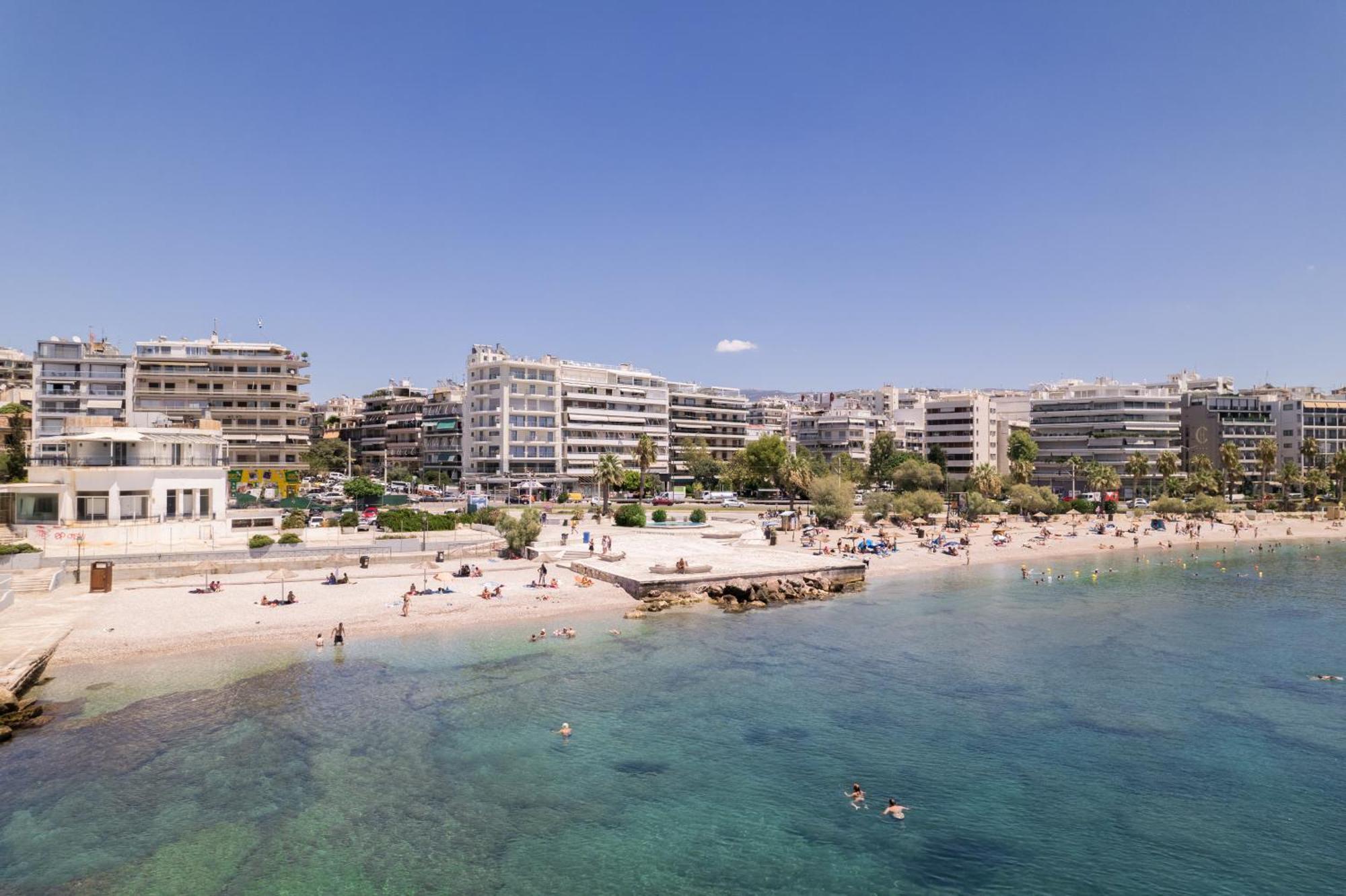 Luxury Seaside Apartment Next To Starbucks Opossite The Beach Park Of Flisvos Atenas Exterior foto